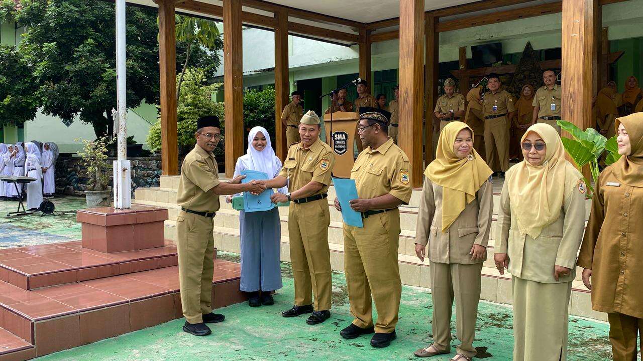 BACK TO SCHOOL SMA NEGERI 1 MOJOGEDANG